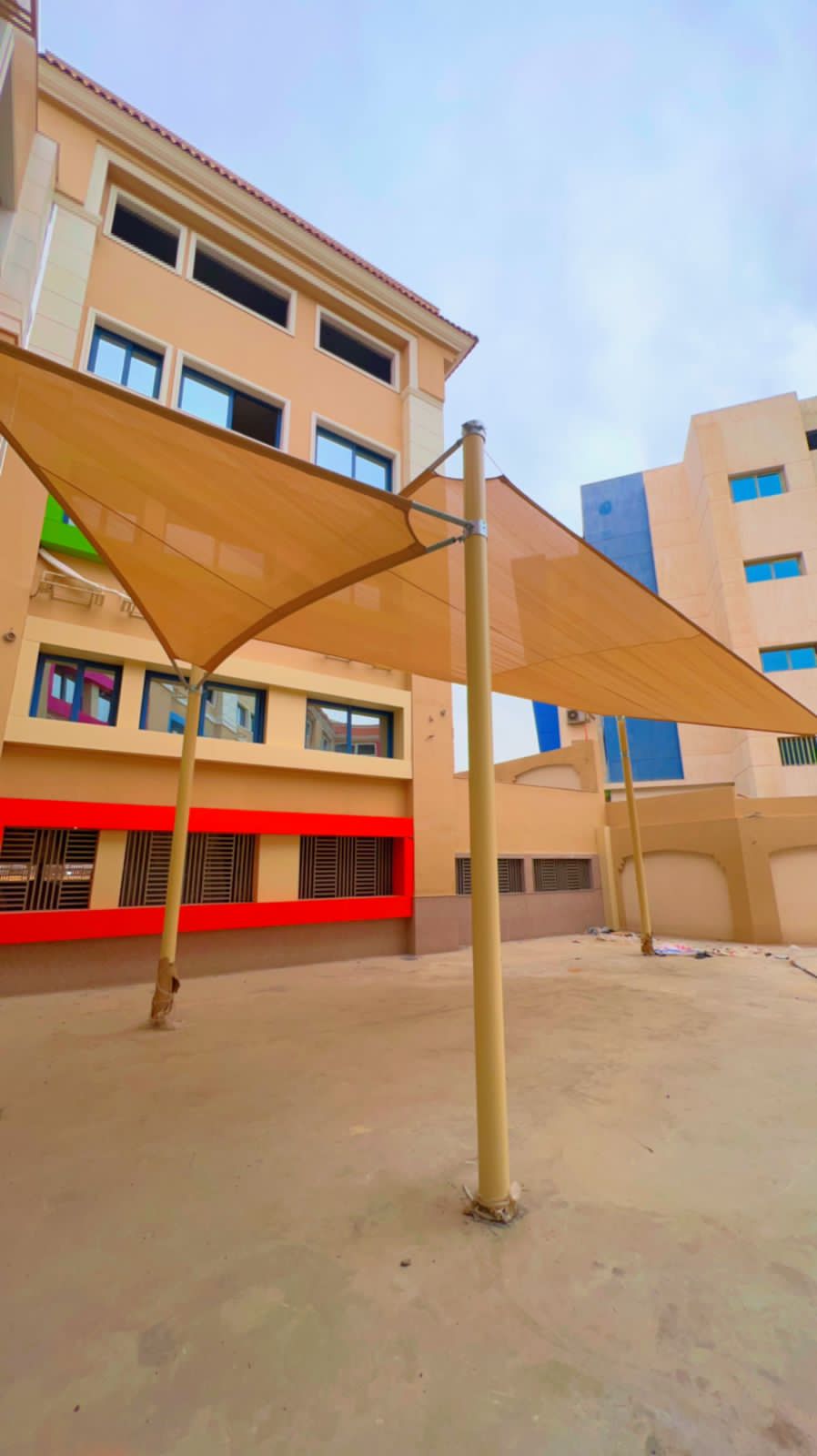 تركيب مظلات جديدة فى مدرسة جولدن مودرن سكول هليوبوليس الجديدة