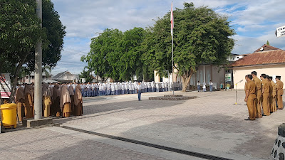 Pelaksanaan Upacara Bendera Di Halaman SMA Negeri 1 Bireuen, Senin, 29 Mei 2023
