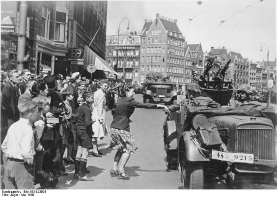 15 May 1940 worldwartwo.filminspector.com Dutch Amsterdam greeting Germans