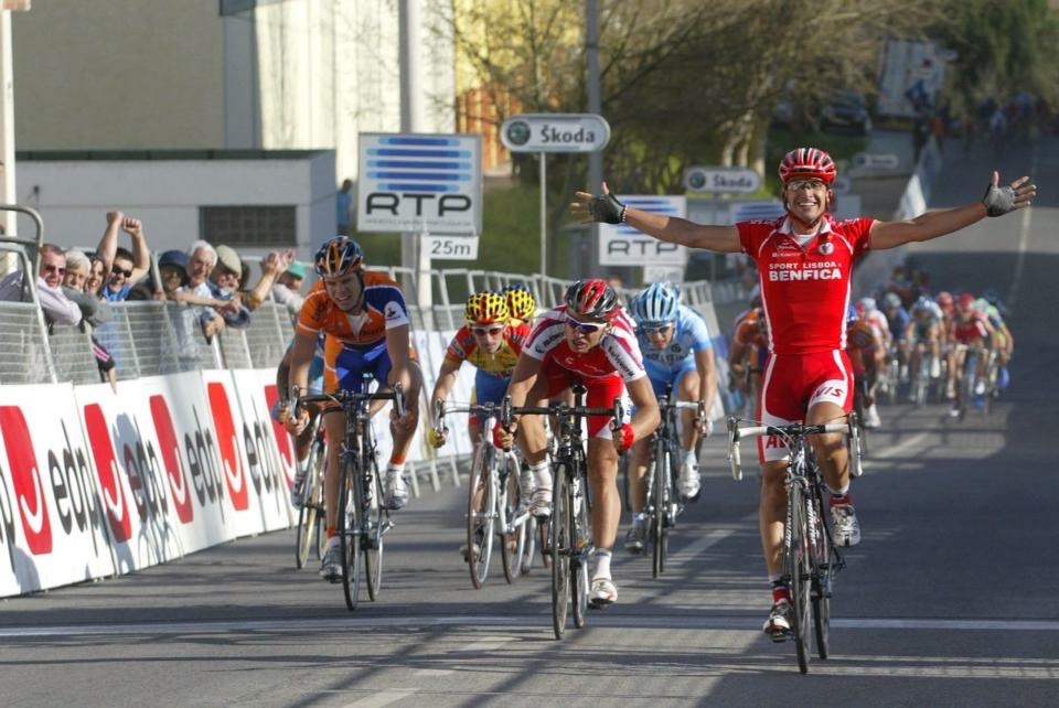 Former rcing cyclist Javier Benitez winning a sprint