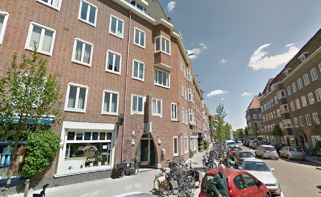 http://www.dutch-coffeeshops.com/coffeeshop-adresses/coffeeshops-amsterdam/coffeeshop-de-kroon-2/