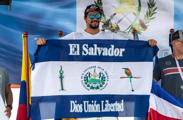 Bryan Perez, surfista salvadoreño, gana medalla de Oro en categoría open playa playa Hawaii, Santa Rosa, Guatemala