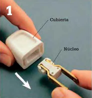 Instalaciones eléctricas residenciales - Extrayendo núcleo de clavija