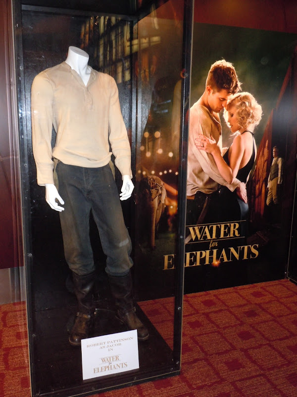 Robert Pattinson Water for Elephants costume