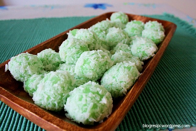 Kuih onde onde Wikipedia Bahasa Melayu ensiklopedia bebas