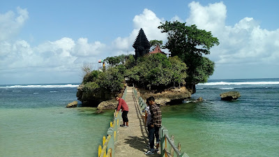 Pantai Balekambang