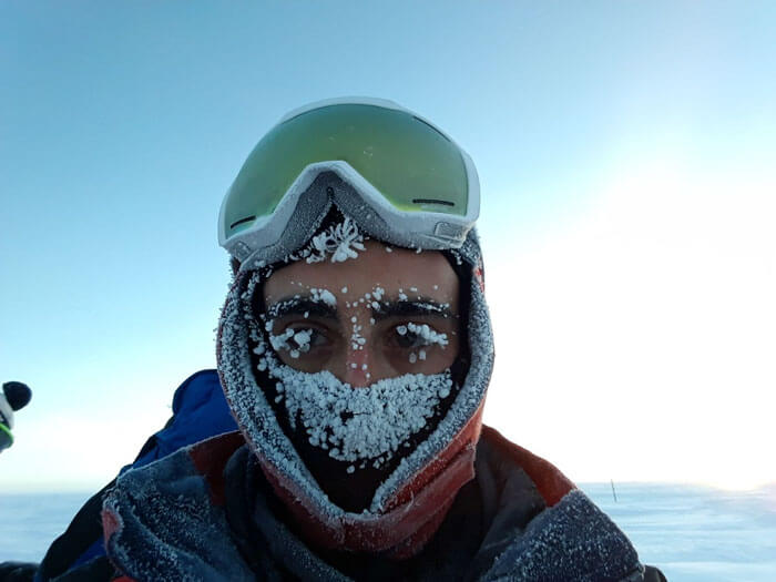 Astrobiologist Shows What Happens When You Try To Cook In Antarctica At -94ºF (-70ºC)