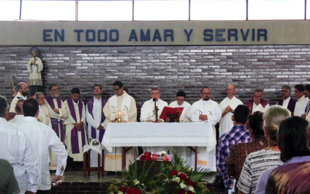 san-ignacio-despidio-al-padre-wiliam-en-su-ultima-morada