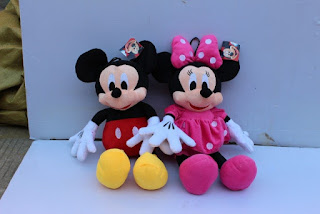 Gambar boneka Mickey dan Minnie Mouse berpasangan 8