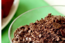 Low-Calorie Chocolate Dip Tastes Just Like a Thin Mint