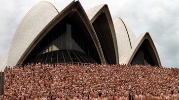 telanjang_massal_sydney_opera_house