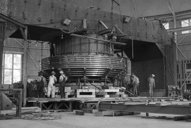 Cyclotron under construction at the Berkeley Lab 15 April 1942 worldwartwo.filminspector.com