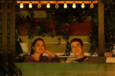 Image of Odeya Rush and Dylan Minnette in the Goosebumps movie