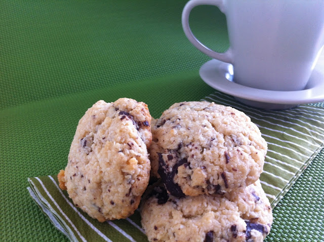 Galletas de coco y chocolate y funda de ebook