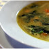 Sopa de legumes com grão-de-bico e espinafres