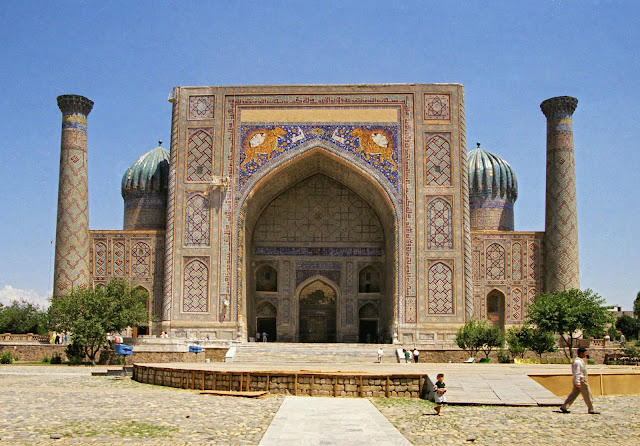 Ouzbékistan, Samarcande, Registan, médersa Cher-Dor, © Louis Gigout, 1999