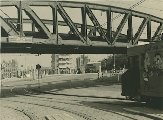 Jaren 1950s : Je ziet net een stukje van De Incassobank.