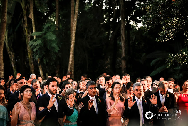 Sítio Geranium, Hyathama Pires, Multifocco, Leilah Cerqueira, casamento a céu aberto, casamento rústico, boho, decoração de casamento, decoração colorida, fotos românticas, foto com madrinhas, madrinhas iguais, Foto com padrinhos, noiva, noivo, benção