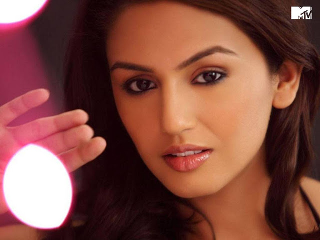 Huma Qureshi Wallpapers