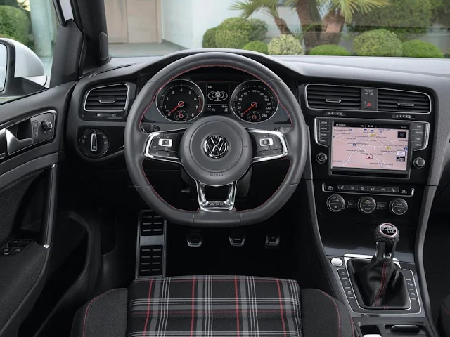 Volkswagen Golf GTi 2014 - interior