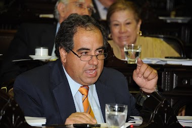 JULIO MARTÍNEZ: AMPLIA DENUNCIA CONTRA LA PRESIDENTE, POR PAGO DE SALARIOS EN NEGRO