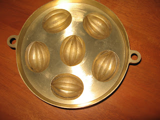 Acuan Kuih Bahulu