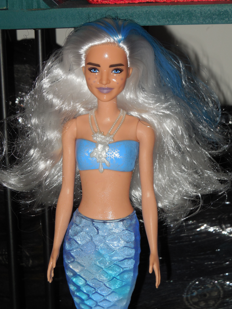 Barbie GVK12 Colour Reveal Mermaid (Style Sent at Random)