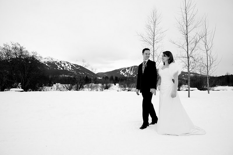 The addition of a Sasso shrug makes for an iconic winterbride style