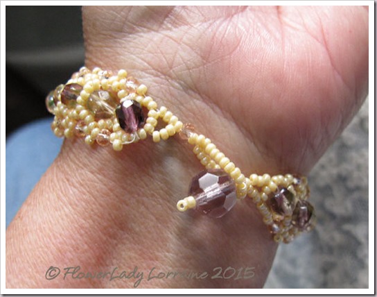 10-22-daisy-chain-bracelet3