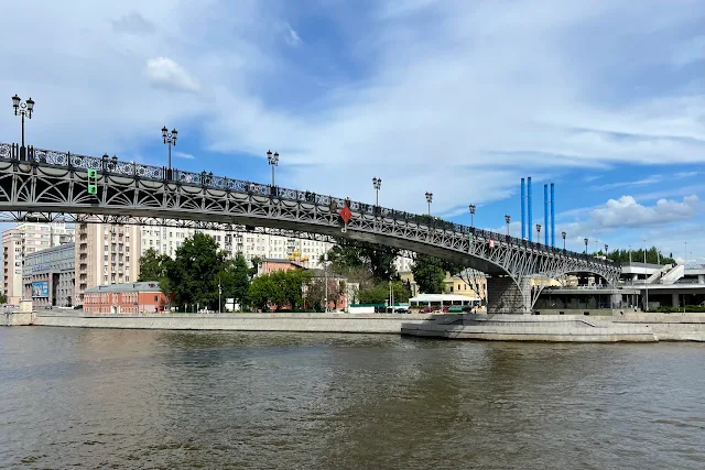 Пречистенская набережная, Москва-река, Патриарший мост