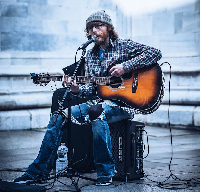 The Most Amazing Street Guitarist