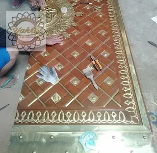 Kerajinan Replika Pintu Nabawi Tembaga Dan Kuningan