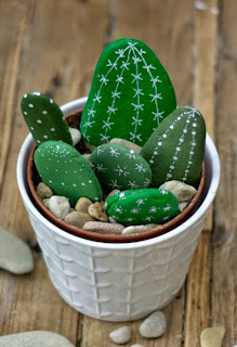 http://elnidodemamagallina.blogspot.com.es/2014/05/CACTUS-CON-PIEDRAS.html#more