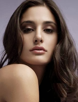 Nargis Fakhri Hd Wallpapers