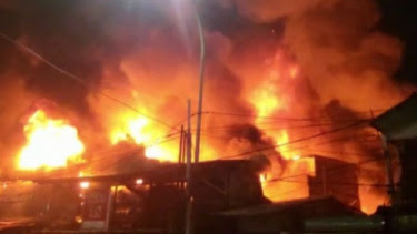 Kebakaran Dahsyat, 400 Bangunan Ludes Terbakar di Pasar Gembrong