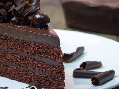 cake a deeper and darker mahogany colour, distinguishes Devil's food cake from other chocolate cakes.