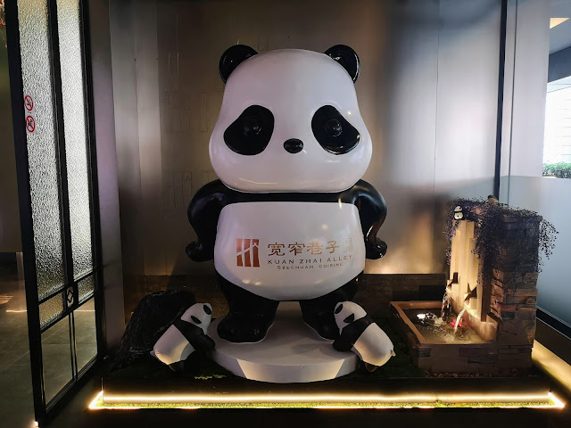 Kuan Zhai Alley - panda