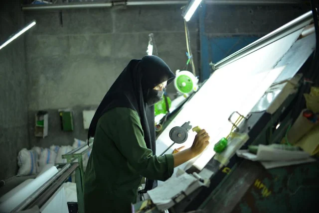 Garuda Solo Perkasa Melakukan Quality Control Untuk menjaga kualitas produk kain.