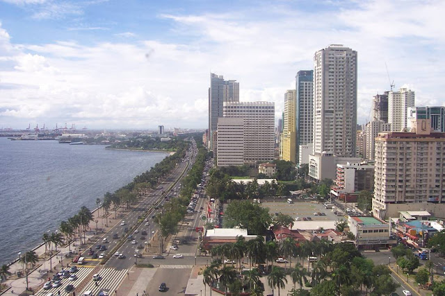 Roxas Boulevard, Manila Bay