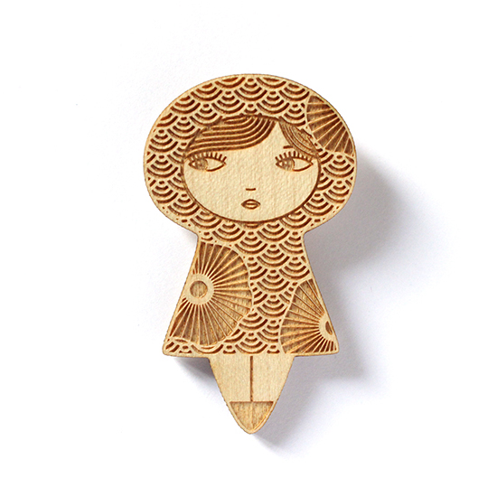 http://www.lesfollesmarquises.com/product/broche-poupee-bois-japonaise