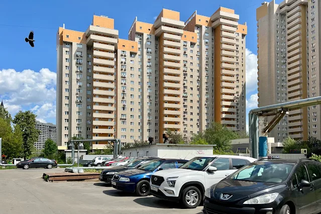 Славянский бульвар, дворы, жилой дом 2013 года постройки