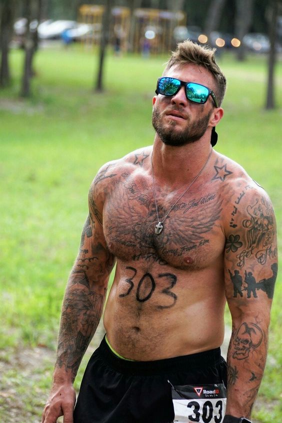 beefy-alpha-male-runner-bearded-masculine-daddy-hairy-bare-chest-tattoo-stud