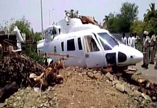 helicopter-crash-fadnavis-escapes-unhurt