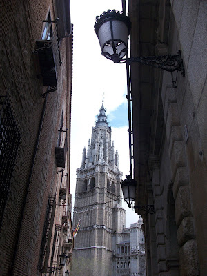 Calle de Toledo con la Catedral al fondo España
