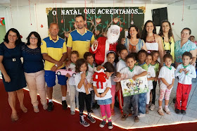 Foto 1 – Alunos e equipe da EM Heleno Barros Nunes viveram a magia do Natal