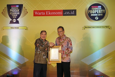 Penyerahan anugerah yang diselenggarakan di Balai Kartini, Jakarta dihadiri langsung oleh Direktur Utama CAR Life Insurance Freddy Thamrin yang didampingi oleh Direktur Antonius Probosanjoyo dan Investment & Treasury Division Head Regina Friandita