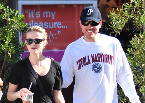 reese witherspoon jim toth engaged. She and her boyfriend Jim Toth are now engaged to be married! Witherspoon's 