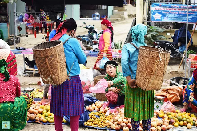 Mercado local en el loop de Ha Giang, Vietnam