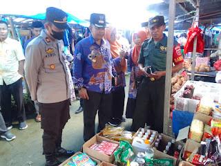 Pastikan Harga Bahan Pokok Tidak Melambung Tinggi, Camat Labakkang Pimpin Sidak di Pasar Bonto Bila