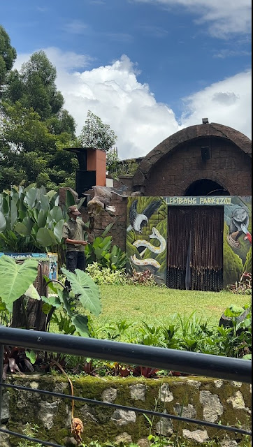 lembang park and zoo kebun binatang bandung atraksi burung 4